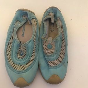 Cudas water shoes sz 1 girls